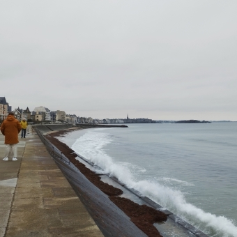 Plage du Sillon looking at Intro Muros